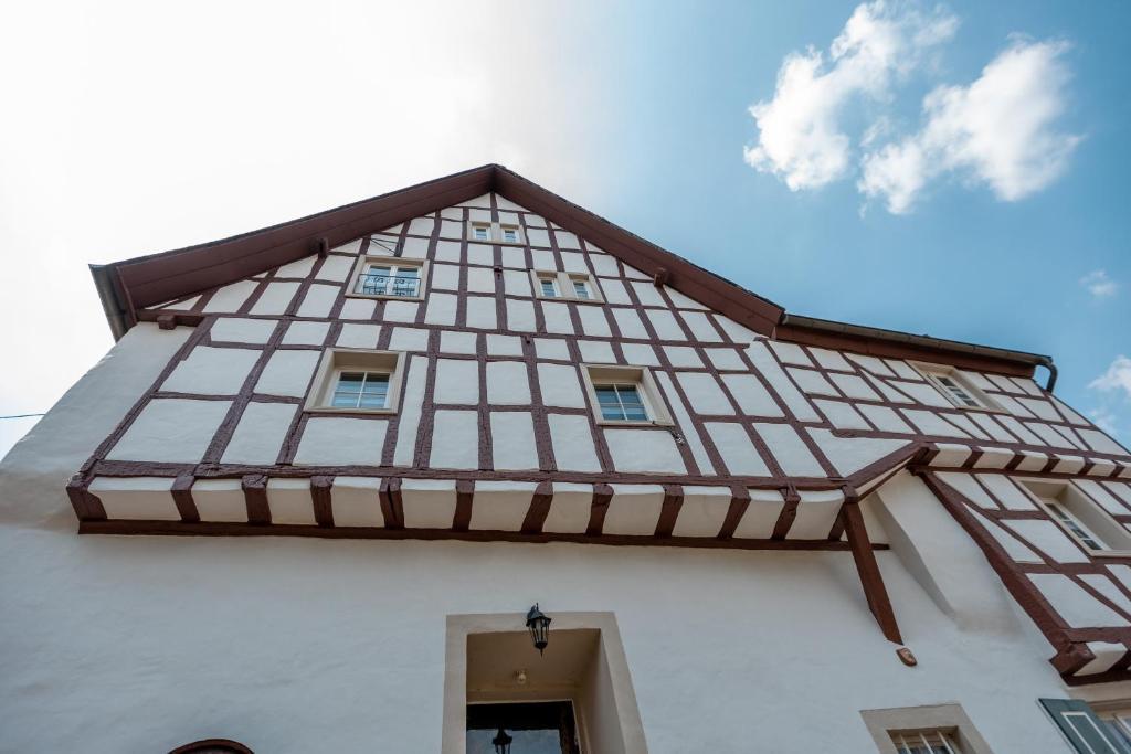 Zur Alten Weinkelter - Bezauberndes Fachwerkhaus Aus Der Spaetgotik Von 1451 - Top Lage Fuer Aktivitaeten - Fahrradkeller Ellenz-Poltersdorf Extérieur photo